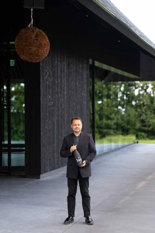 白岩（イナガキヤストさん）